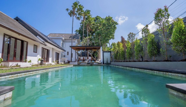 SEMINYAK, 10 BDR, BEACHSIDE, GREAT INCLUSIONS