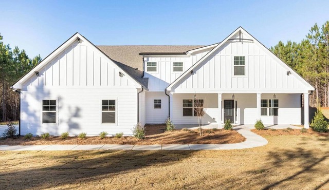 Senoia Luxury Country Home with Master on the Main