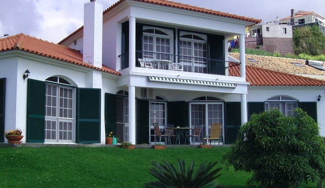 Separate apartment on the first floor of a family house with private pool & WiFi