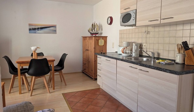 Separate vacation apartment close to the sea (800m) in Wustrow, quiet central location, WLAN