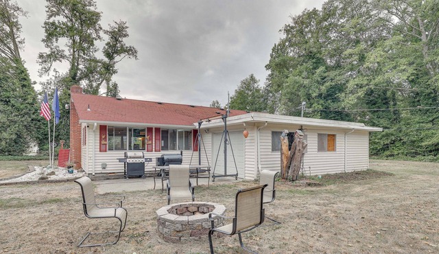 Sequim Vacation Rental w/ Private Pool & Fire Pit!
