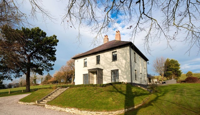 Seren Manor - Five Bedroom Villa, Sleeps 10