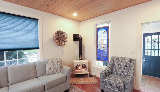Serendipity- A Historical 1882 Beach Cottage
