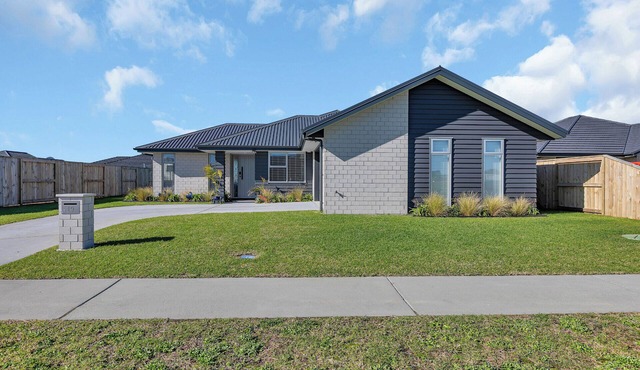 Serendipity - One Tree Point Holiday Home