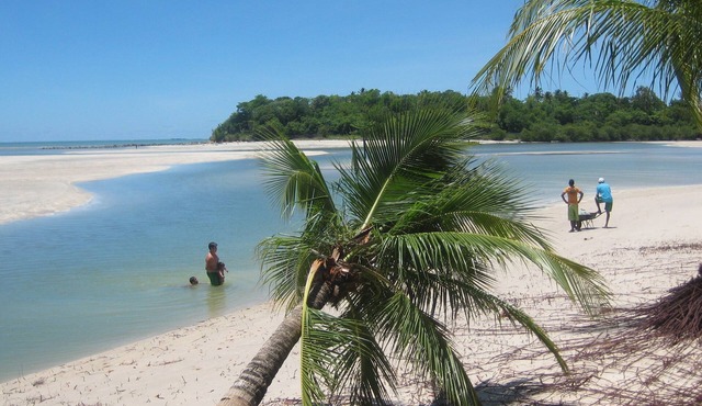 Serene 2-bedroom cottage in Ilha de Itamaracá awaits you