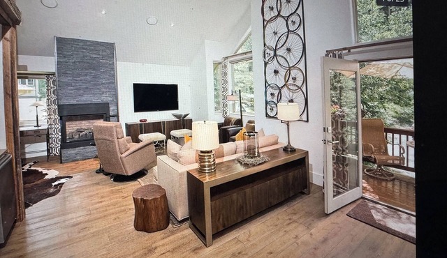 Serene 3-bedroom 3.5 bath house with hot tub and parking next to the bus stop!