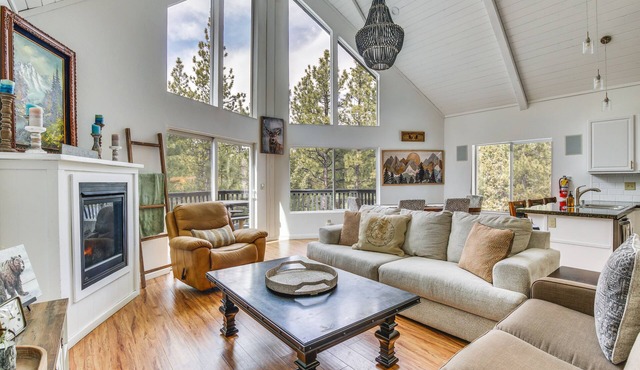 Serene Big Bear Retreat w/Hot Tub + Game Room!