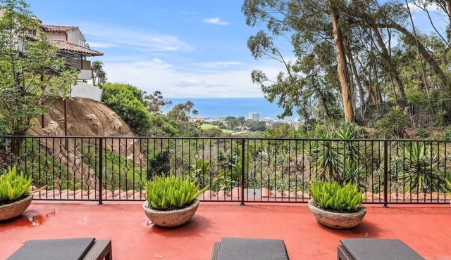 Serene Casita, Picturesque Ocean and Canyon Views