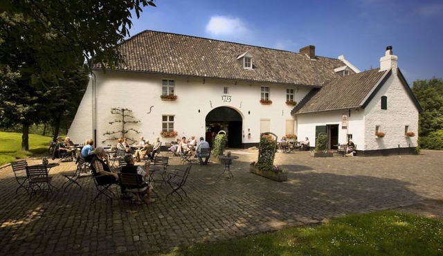 Serene Castle Hideaway | Outdoor Dining & Free Parking | Near GaiaZOO