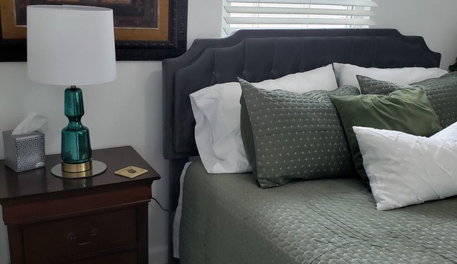 Serene, Fully Equipped Condo in Convenient, Safe Complex. Updated &Pet Friendly!