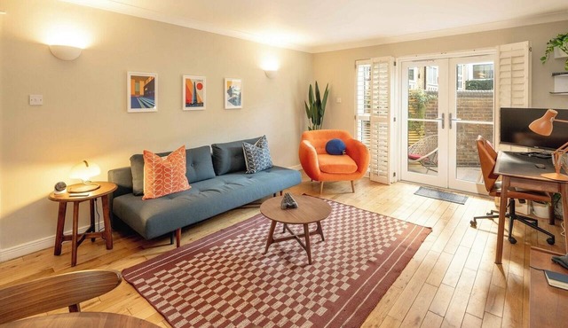 Serene Garden Flat - Steps from Tower Bridge