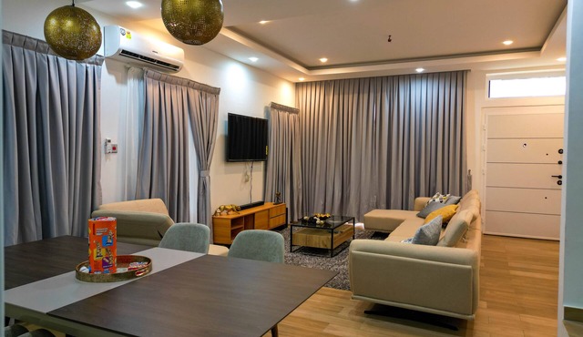Serene Gated 7-Guest Townhome with gym