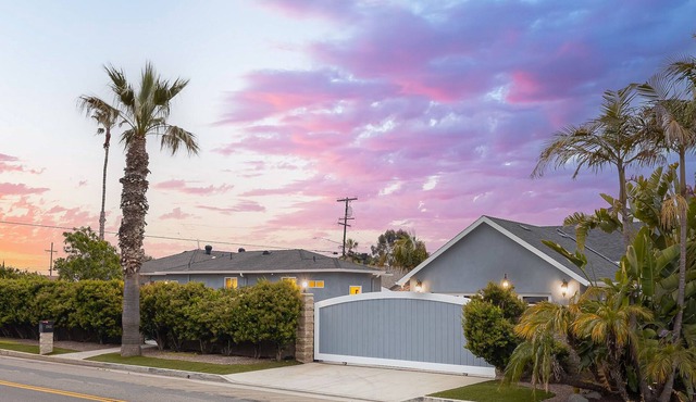 Serene gated home with pool house near the Oceanside Pier & beach with game room