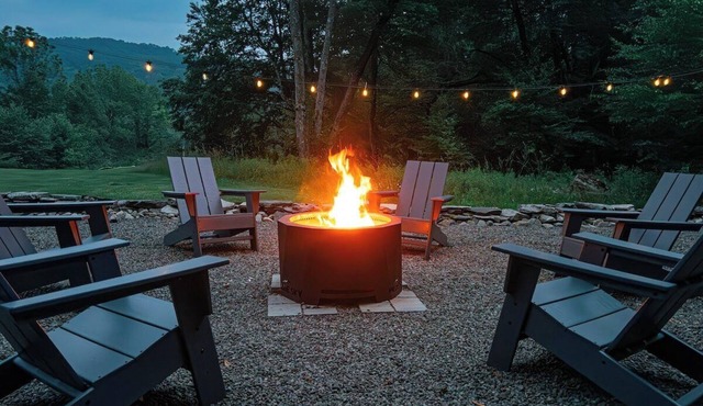 Serene Haven: Nature, Deck, Views & Fireside Fun