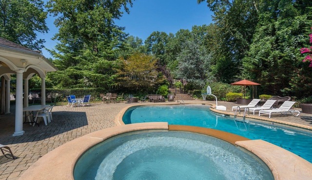 Serene Haven: Stunning Yard, Pool, and Views by RedAwning