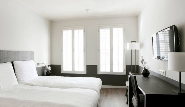 Serene Haven w/Onsite Dining | Near Naarderbos Trails & Huizer Museum