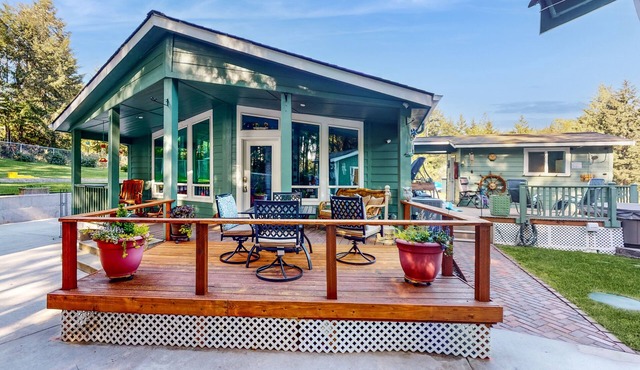 Serene home with effortless indoor/outdoor flow, hot tub, sauna, & wood stove