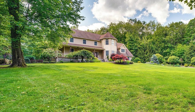 Serene Hudson Valley Escape w/Pool & Grill