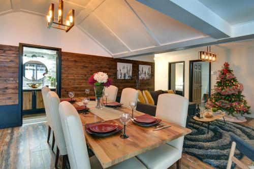Serene Lakefront Cottage Escape