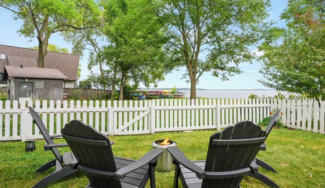 Serene Lakefront Escape 2BR + Loft!