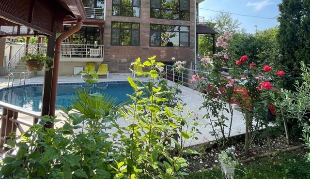 Serene Luxury Villa with Private Pool in Yalova