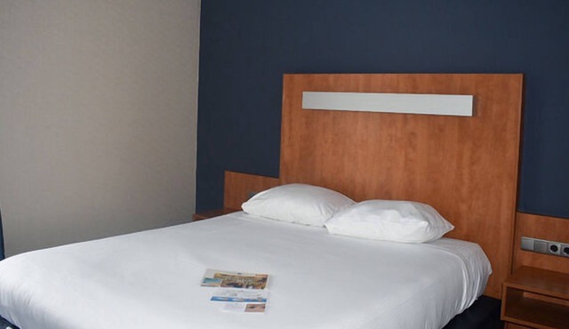 Serene Made Getaway Steps from Local Dining, National & Theme Park Adventures