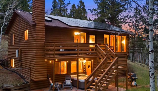 Serene Mountain Cabin with Fun Arcade, Private Hot Tub & Forest Views, Sleep 6