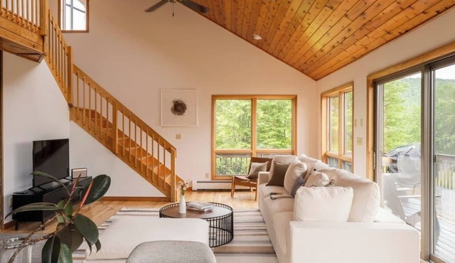 Serene Mountain Lodge w Stunning Views