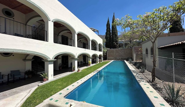 Serene Oasis Studio - Outdoor Salt Water Pool