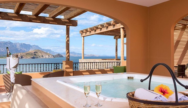 Serene Oceanfront Villa with Spectacular Views & Luxury Amenities