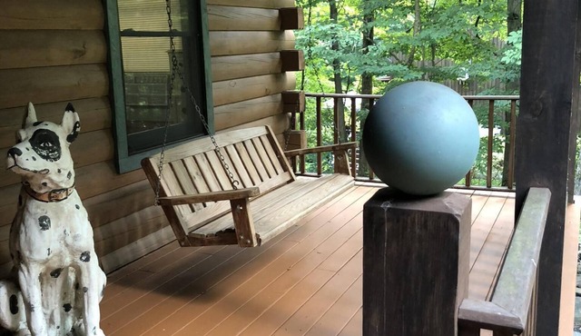 Serene, Peaceful Get-Away (Log Cabin by the Lake)