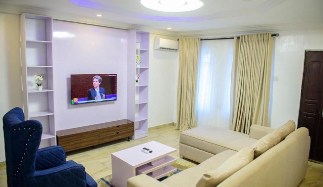 Serene Seaside 3 Bed Flat
