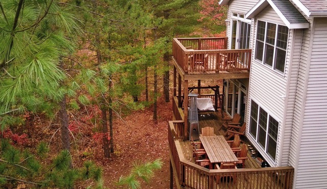 Serene Spring Escape, 6bd, game room, near Mackinaw and Harbor Springs!