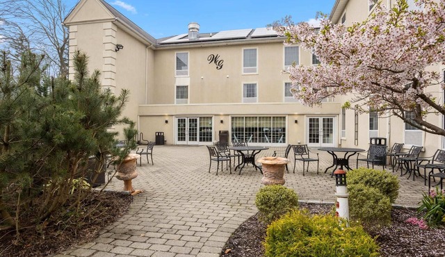 Serene Stay With Amenities & Breakfast bar