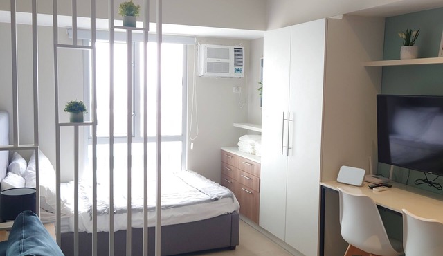 Serene studio with AC in vibrant IT park of Cebu City