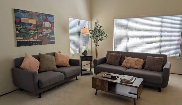 Serene & Sunlit Cozy Retreat