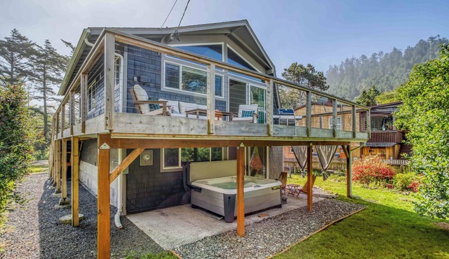 Serene, Updated Home Half-Block to Arch Cape Beach has Furnished Deck, Hot Tub!