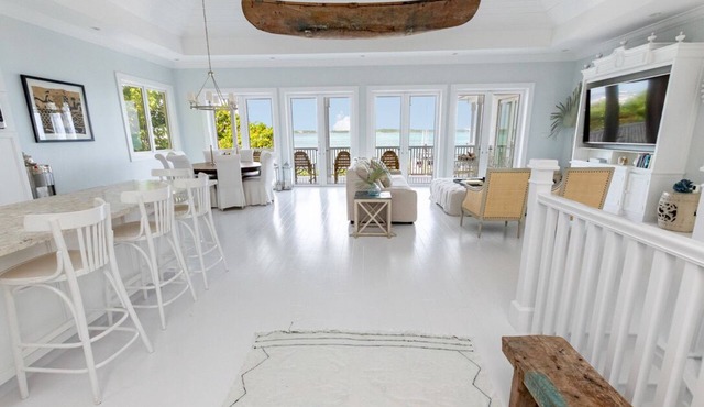 Serene waterfront house w pool, dock & beautiful sunsets - 5 min walk to beach.