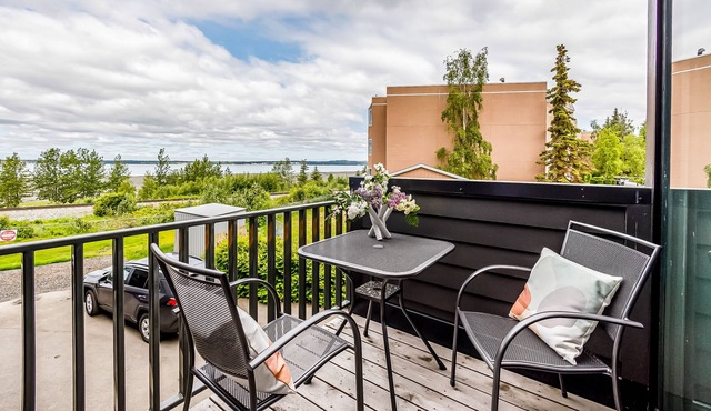 Serene waterfront condo with balcony, full kitchen & washer/dryer - dogs welcome