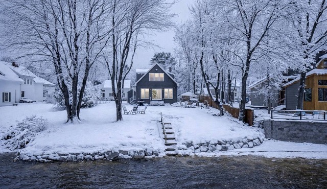 Serene Waterfront Four-Bedroom Retreat in Conway, New Hampshire with Pequawket Pond Views