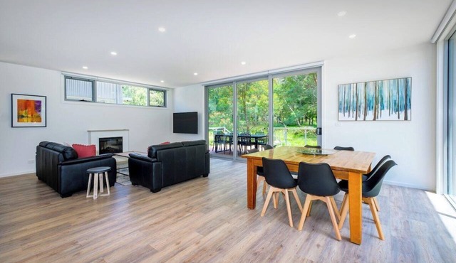 Serenity HG4: Brand new 4Br 3.5Ba house with Absolute Nat Park frontage