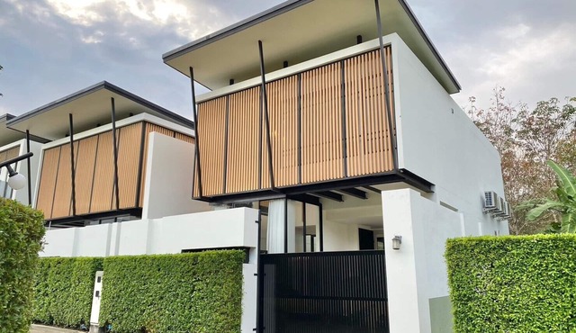 Serenity Retreat: 3-BR Duplex Private Pool Villa