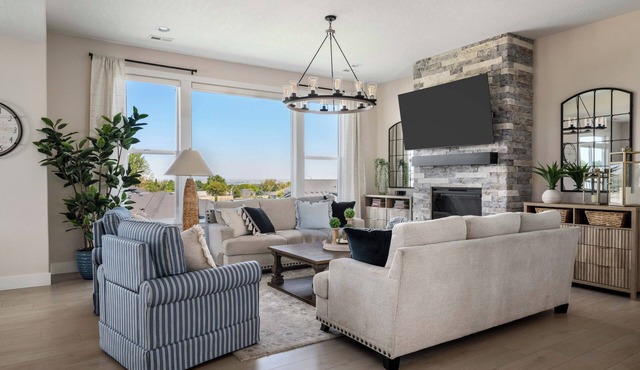 Serenity's Edge - Large Kennewick Home