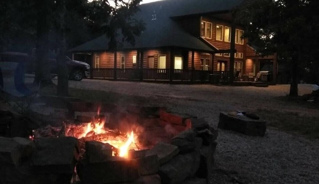 Serenity, secluded 4-bedroom, 3 bath spacious lux cabin with lots of amenities