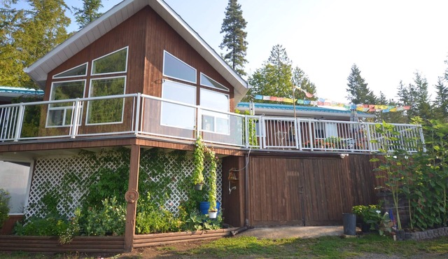 Serenity. So peaceful! .A place to retreat on kootenay lake