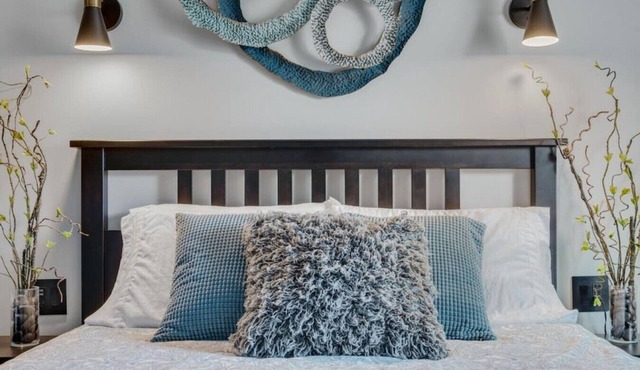 Serenity Suite · Romantic Getaway on Main Street - Serenity Suite