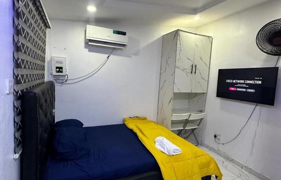 Serviced Self Contained Room At Aquaview estate Ogudu, 15 mins to the Airport