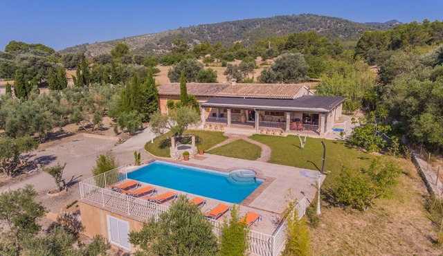 Ses Comes de Binimar Finca for 8 in Selva with pool