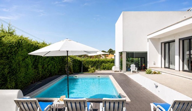Sesimbra Villa with Private Pool and Garden - Total Privacy