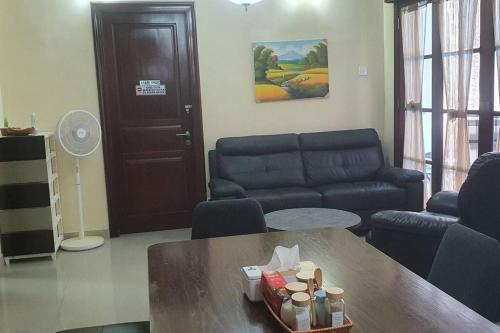 Setinggi - 3BR private pool, Renon, 10m to Beach